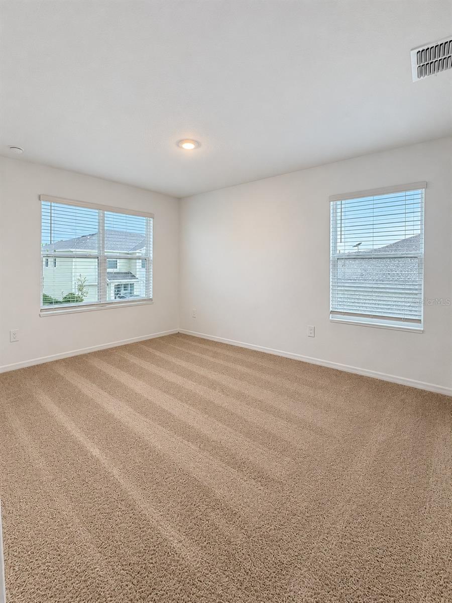 17600 Spanish Oak Loop Property Photo 5