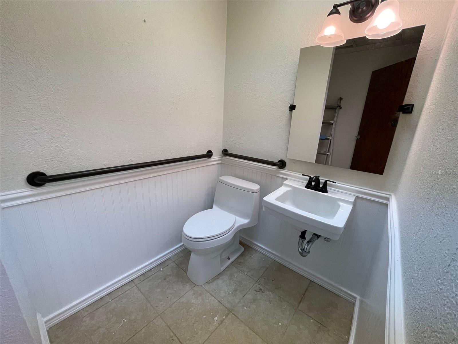 1221 Turner St Property Photo 8