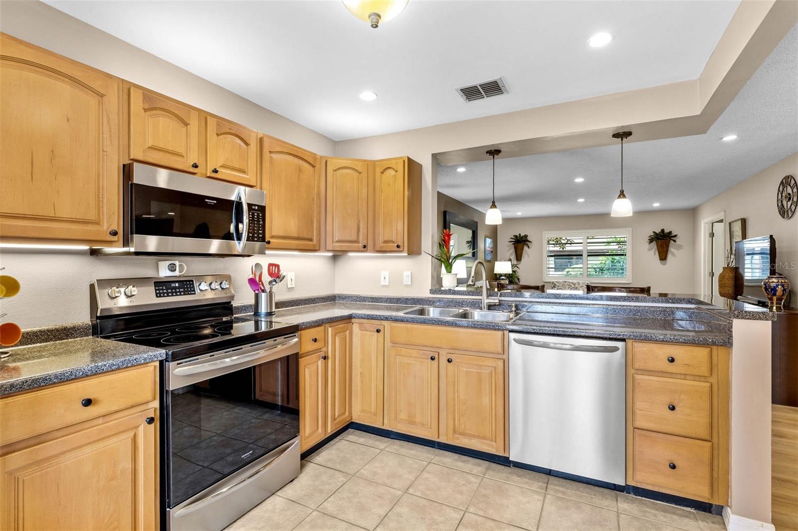 2925 Boxwood Ct Property Photo 7