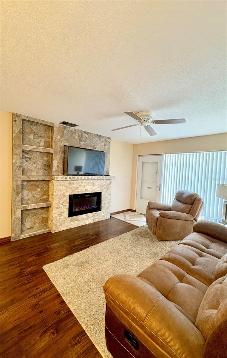 4355 Tahitian Gardens Cir #d Property Photo 3