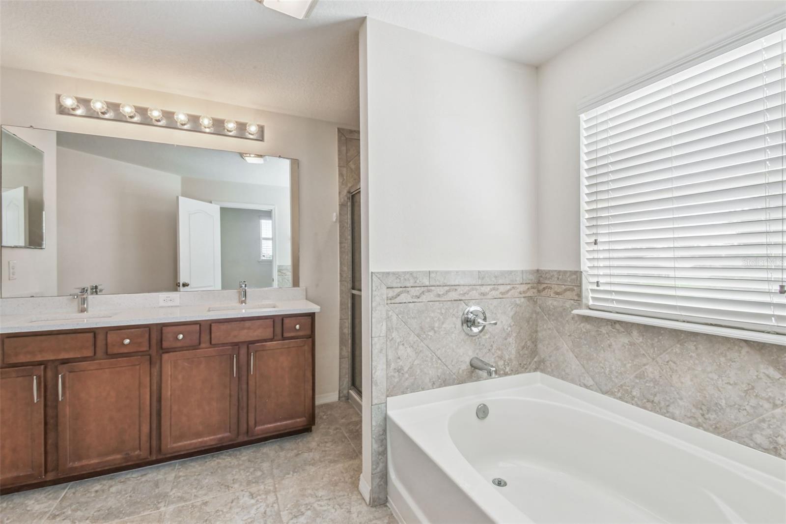 12320 Fairlawn Dr Property Photo 44