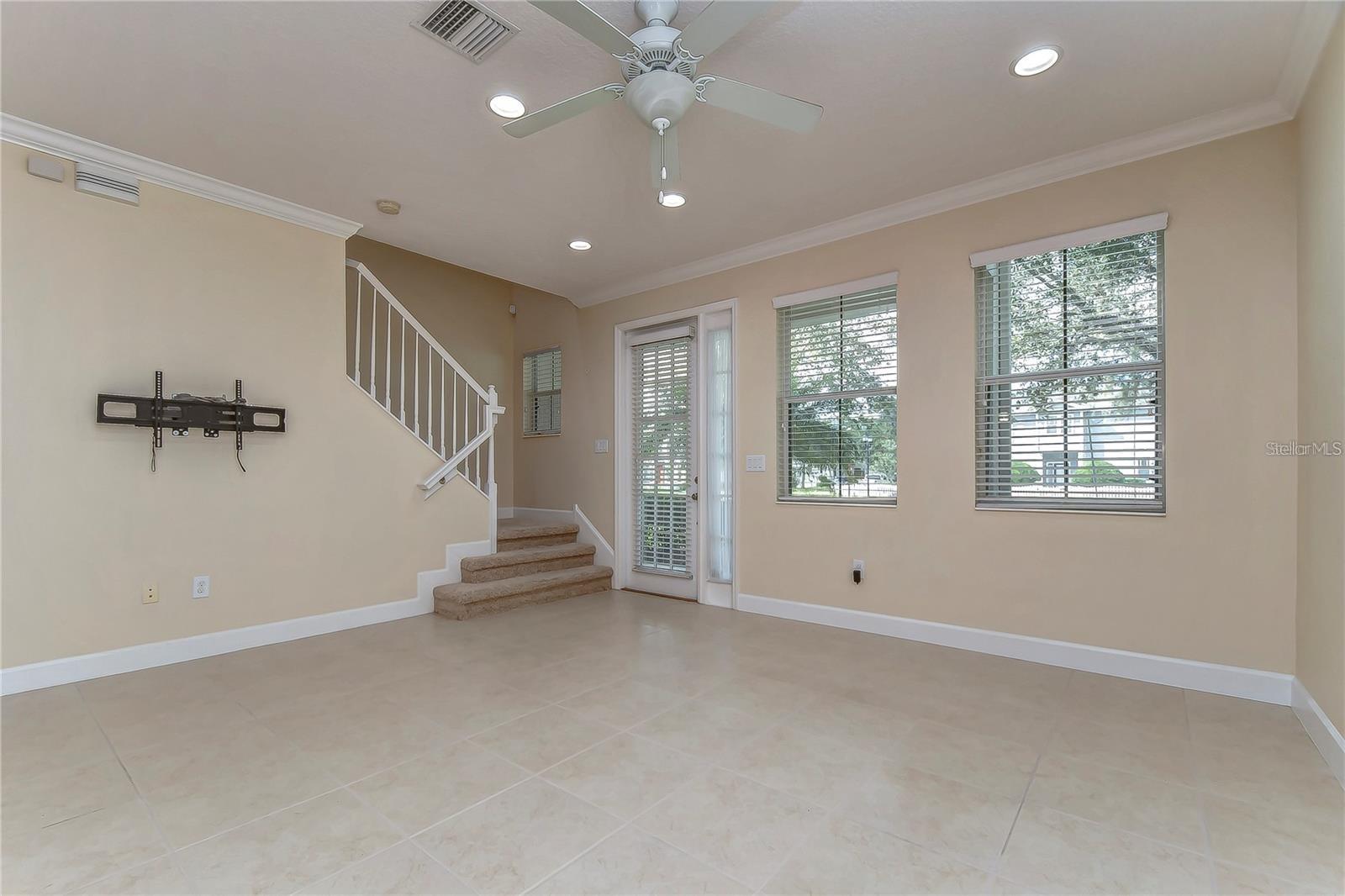 6114 Fishhawk Crossing Blvd Property Photo 3