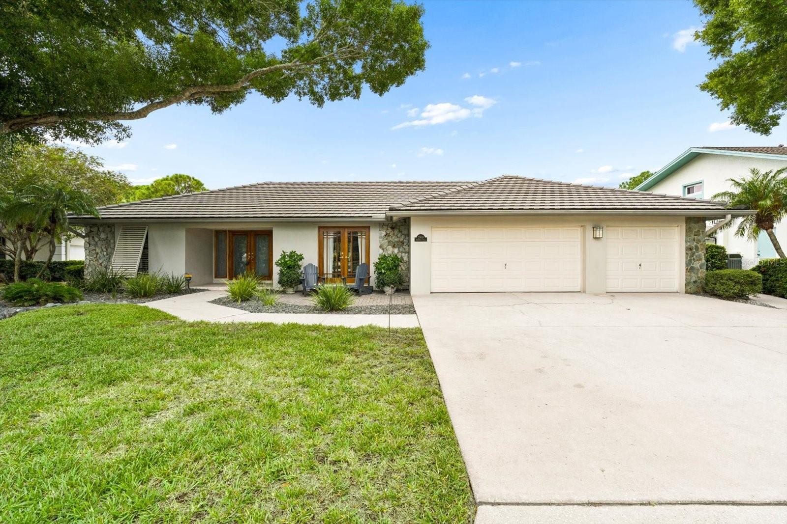 2900 Sandpiper Pl Property Photo 1