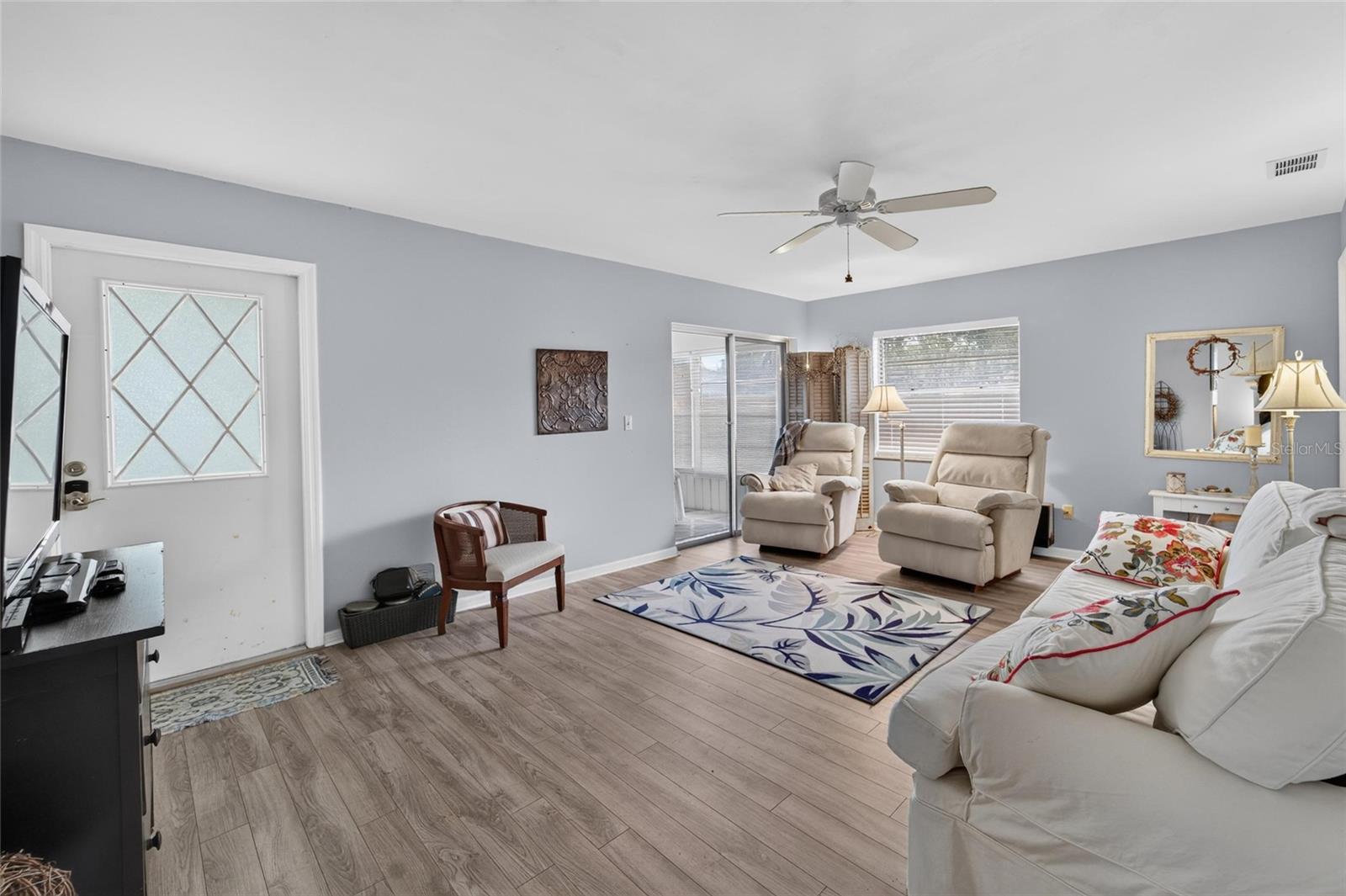1607 Hovington Cir #229 Property Photo 3