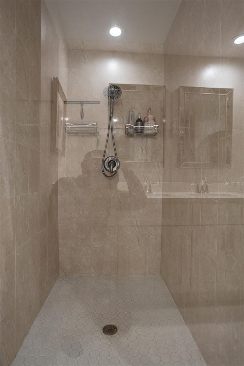 1208 E Kennedy Blvd #518 Property Photo 13