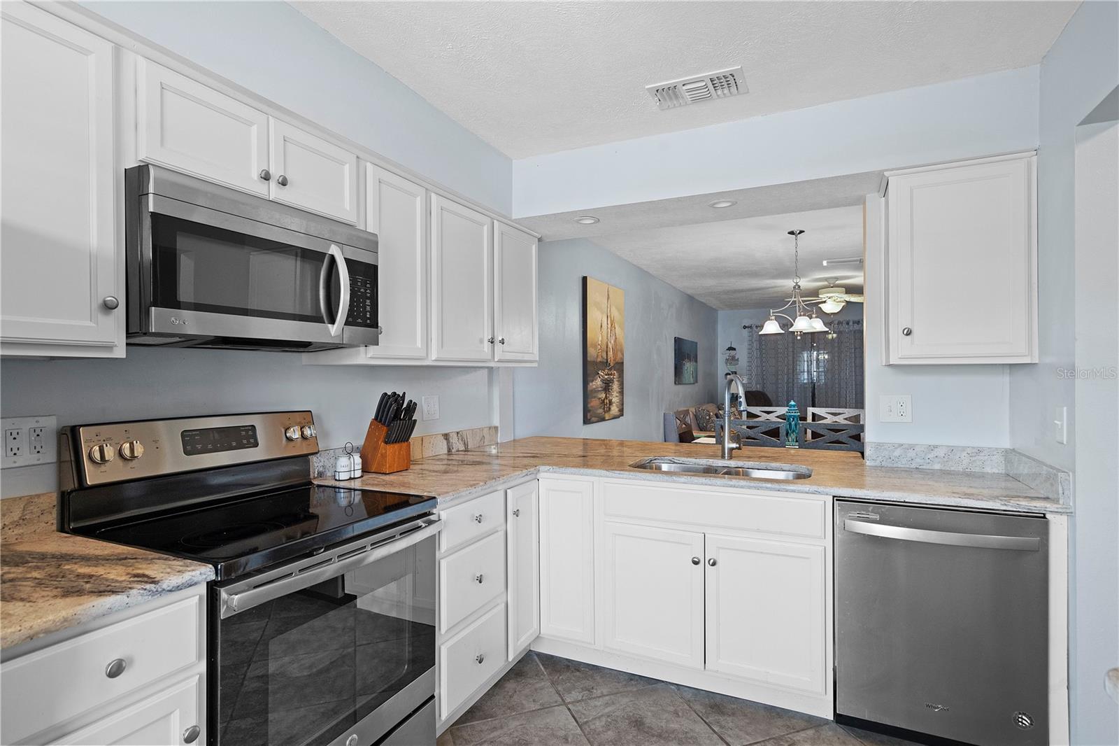 340 Causeway Blvd #104 Property Photo 2