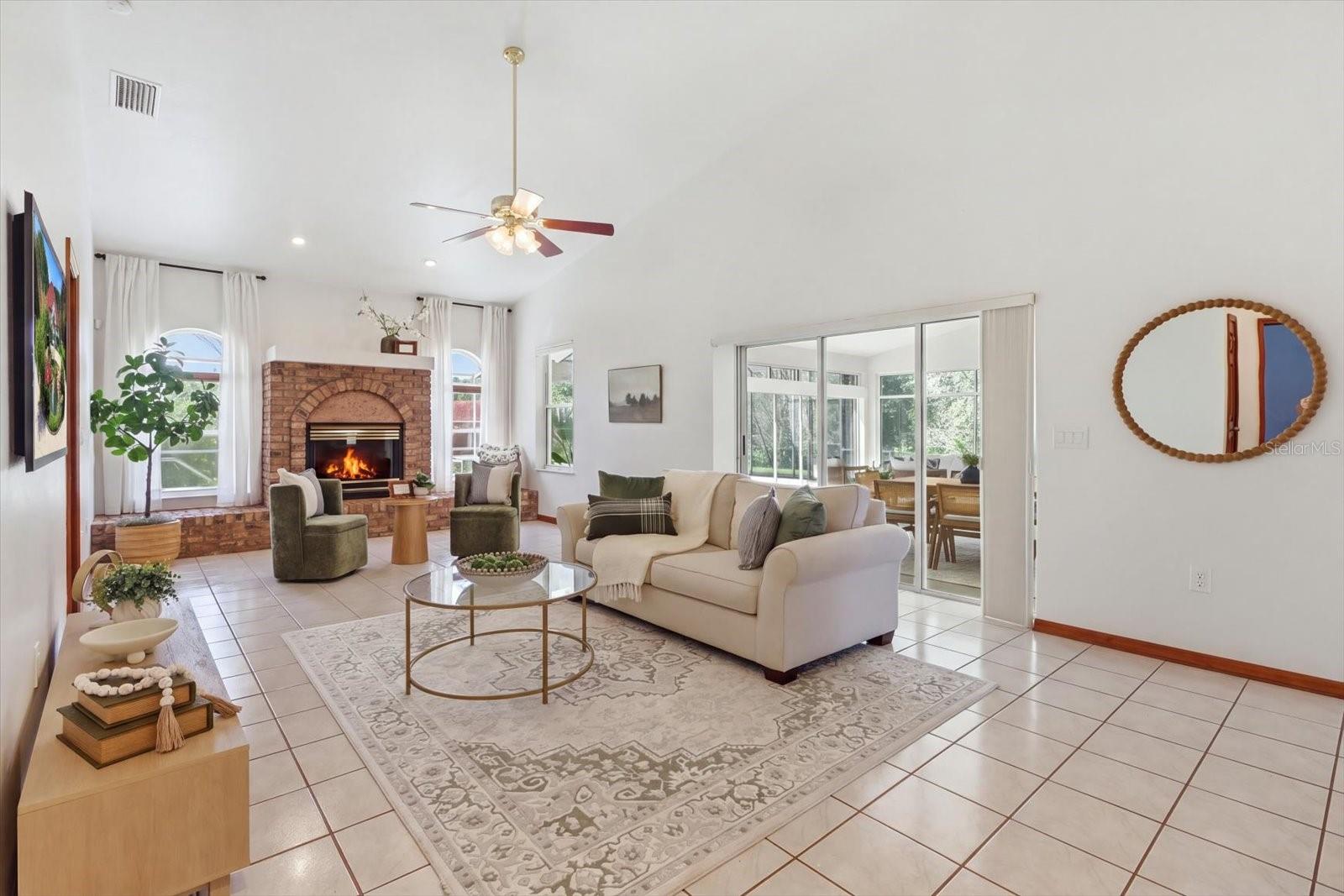 546 W Fenway Dr Property Photo 16