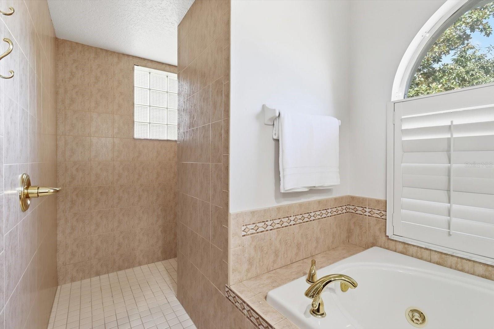 546 W Fenway Dr Property Photo 25
