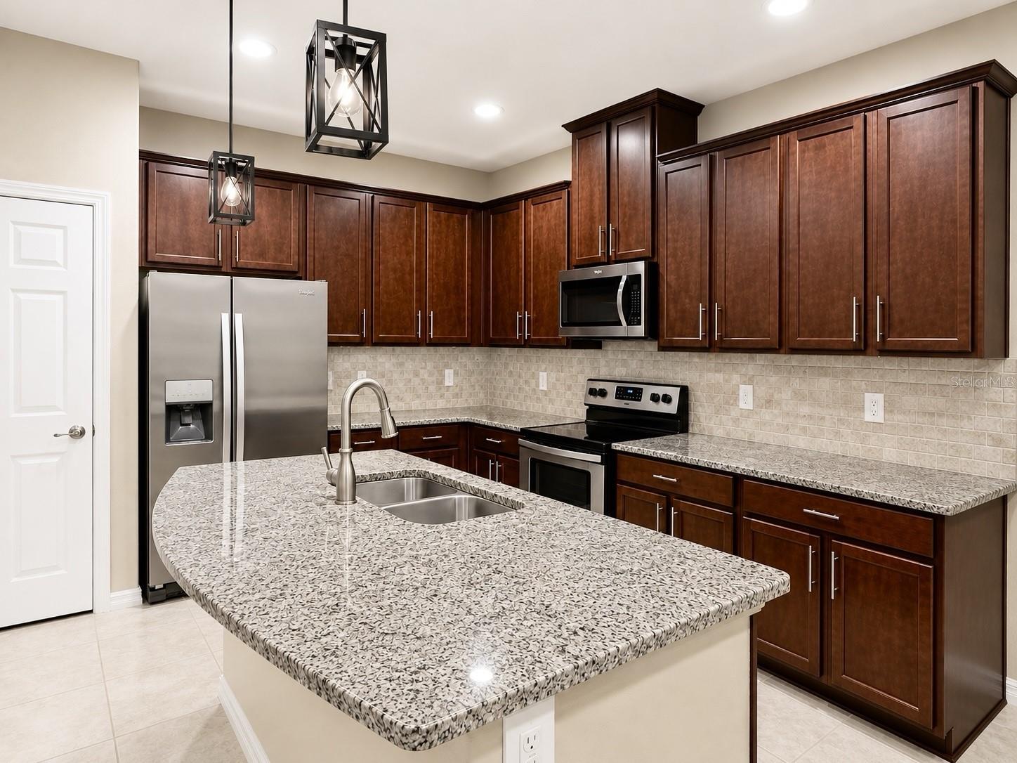 1104 Coral Ln Property Photo 5