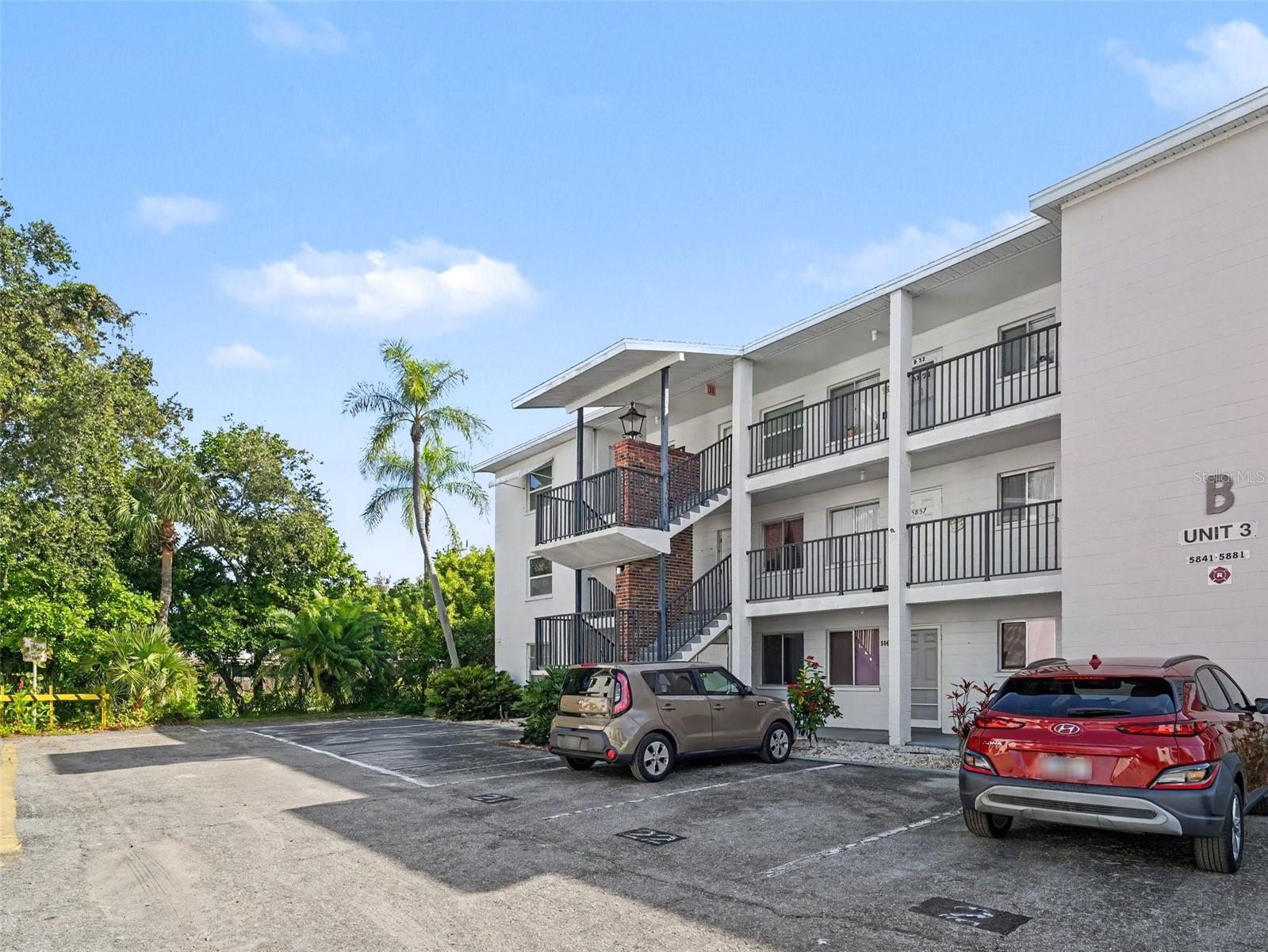 5855 PALM LN #B21 Property Photo 1
