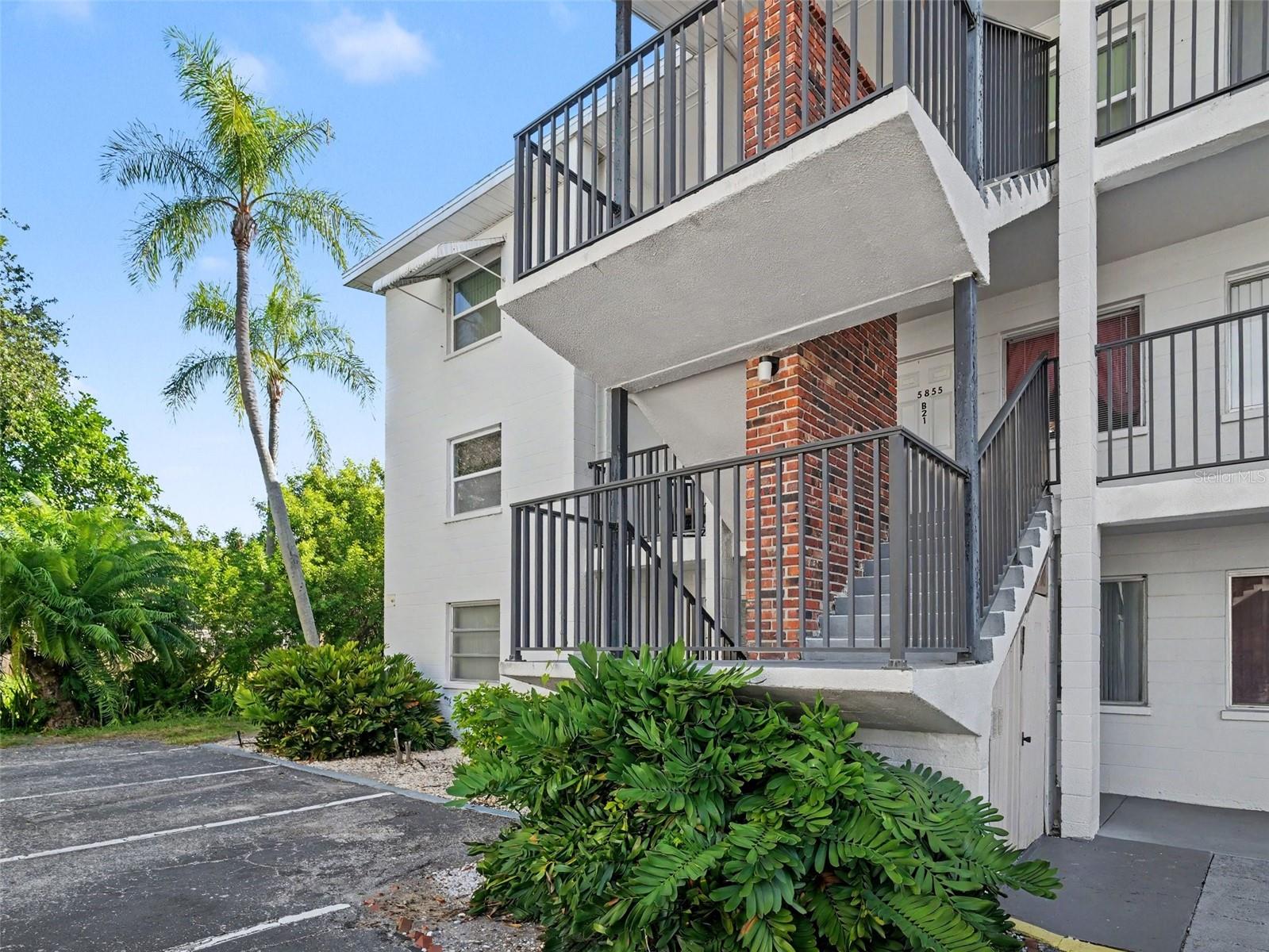 5855 Palm Ln #b21 Property Photo 2