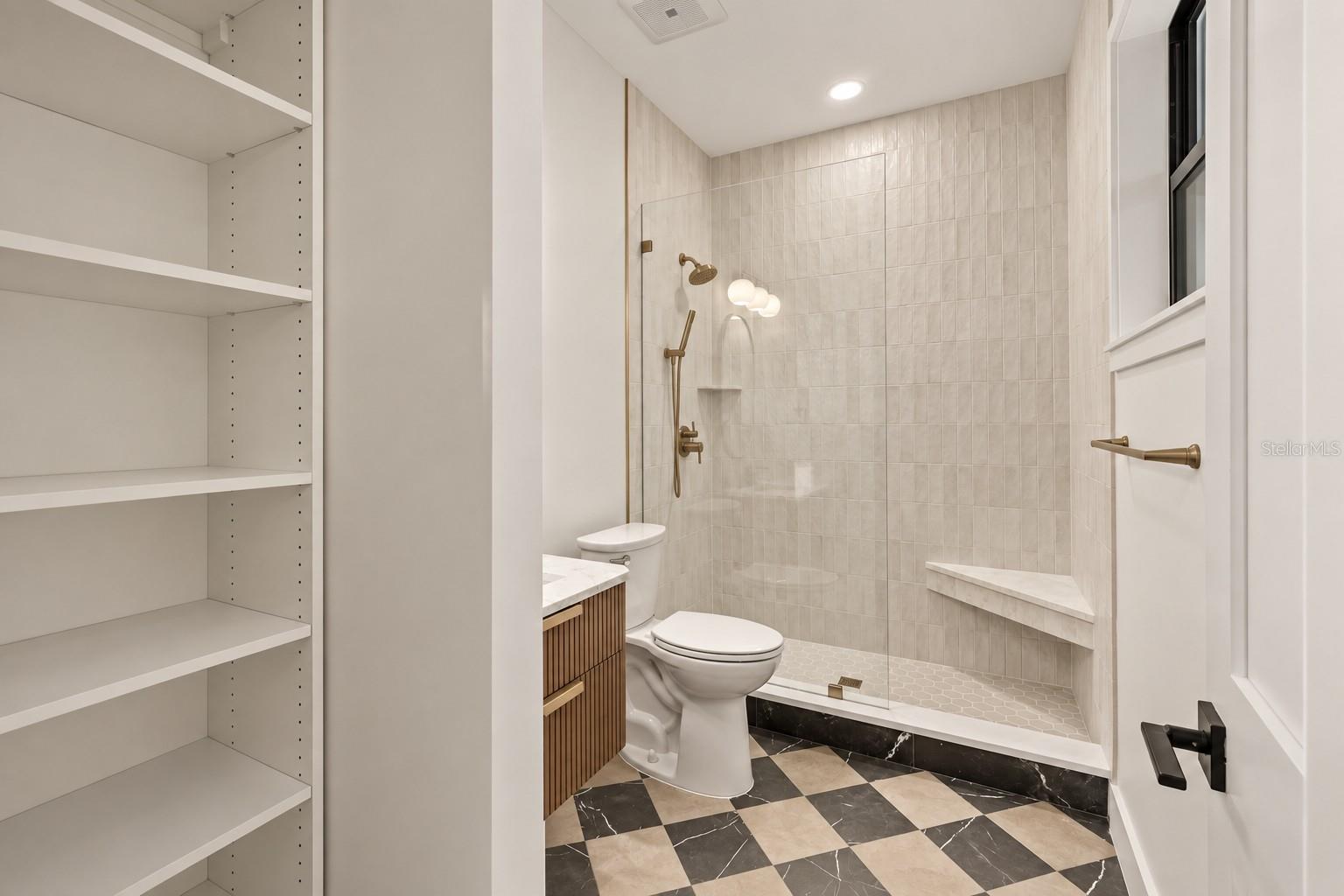 1025 Melrose Ave S Property Photo 10