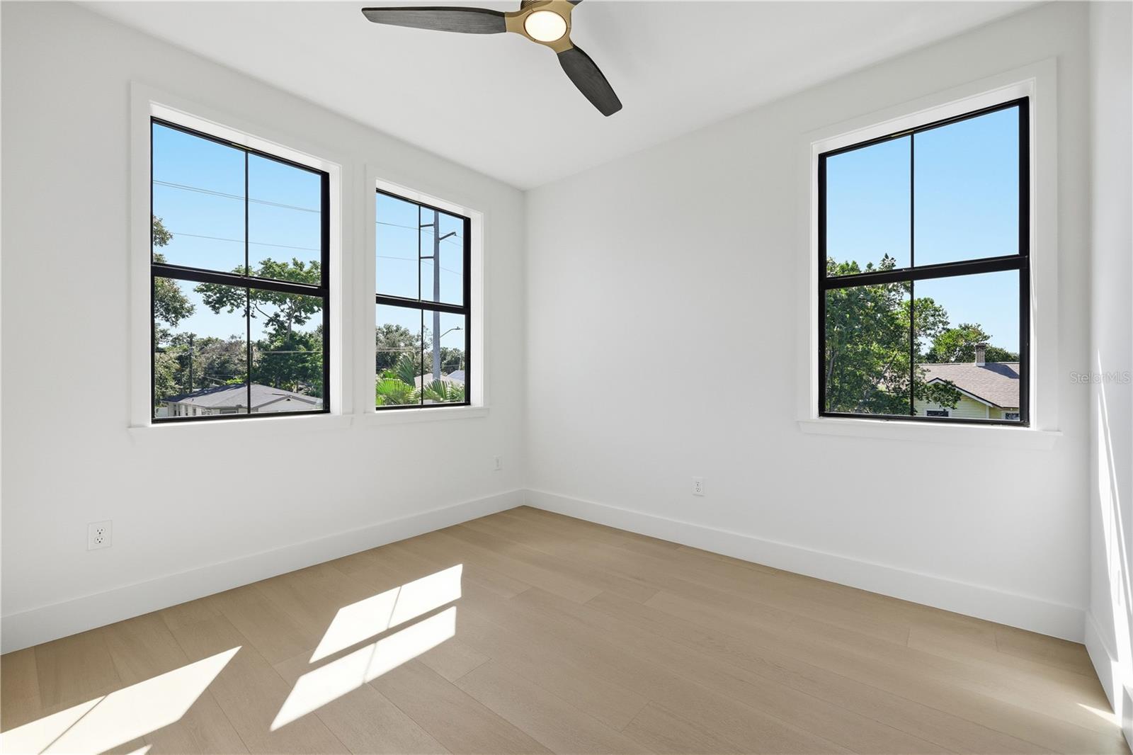 1025 Melrose Ave S Property Photo 31