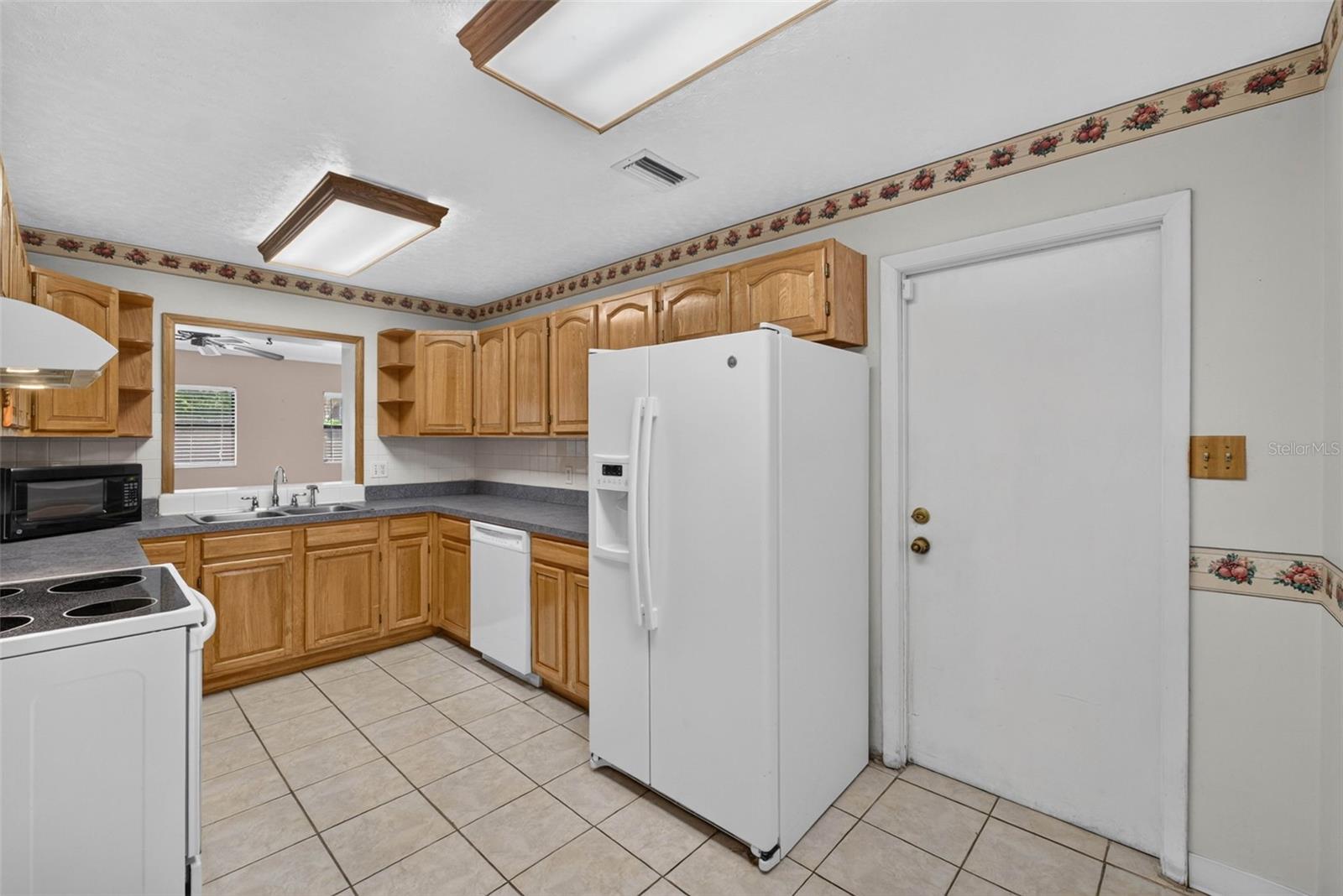 3312 W Burke St Property Photo 13