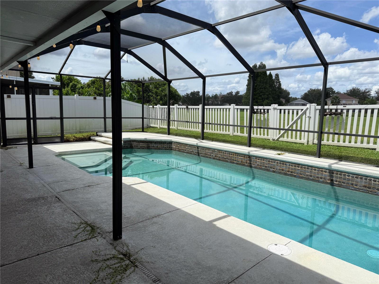 18182 Sandy Pointe Dr Property Photo 27