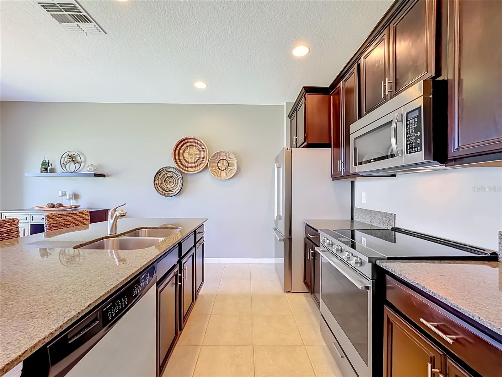 8608 Turnstone Shore Ln Property Photo 16