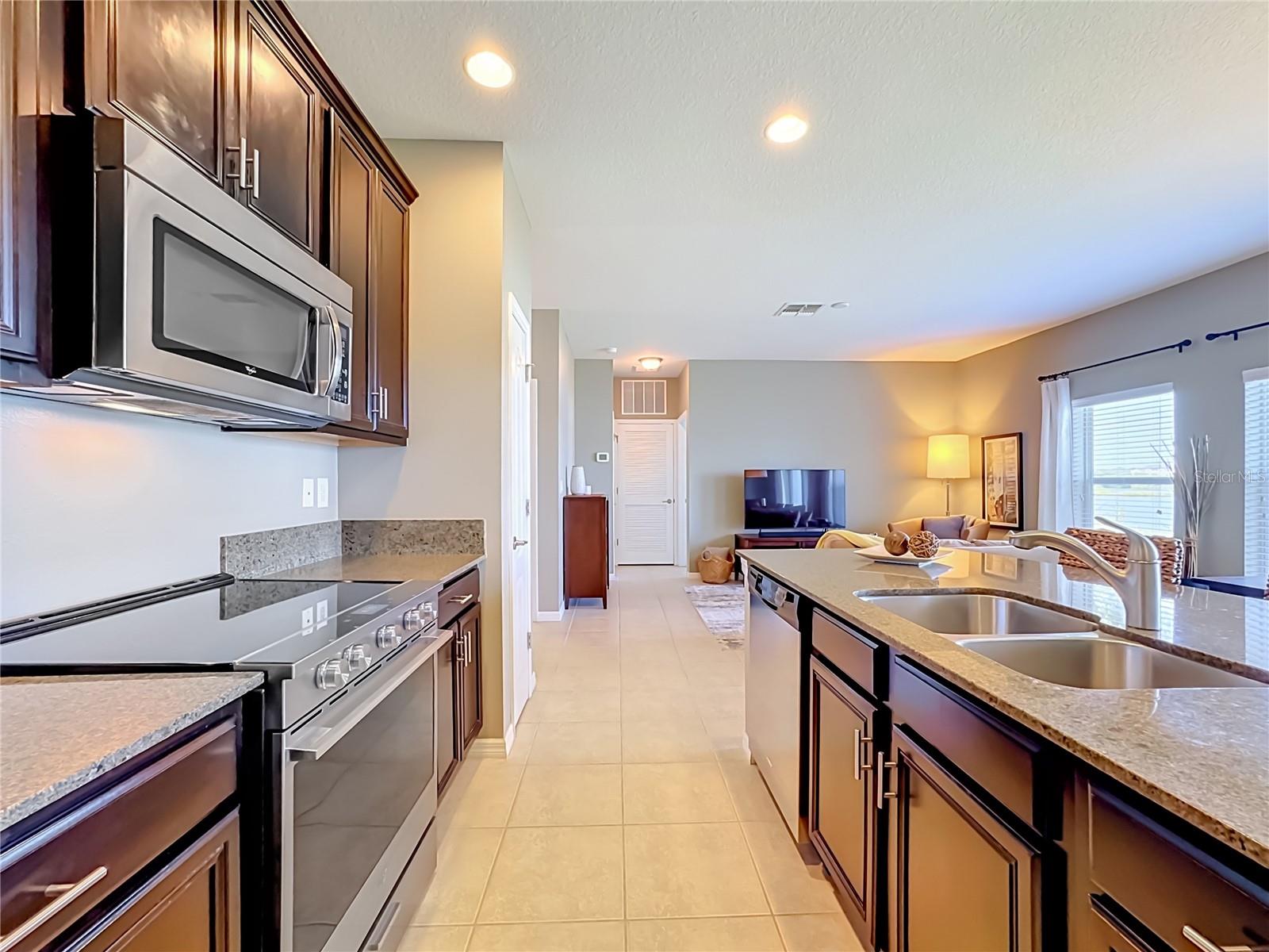 8608 Turnstone Shore Ln Property Photo 17