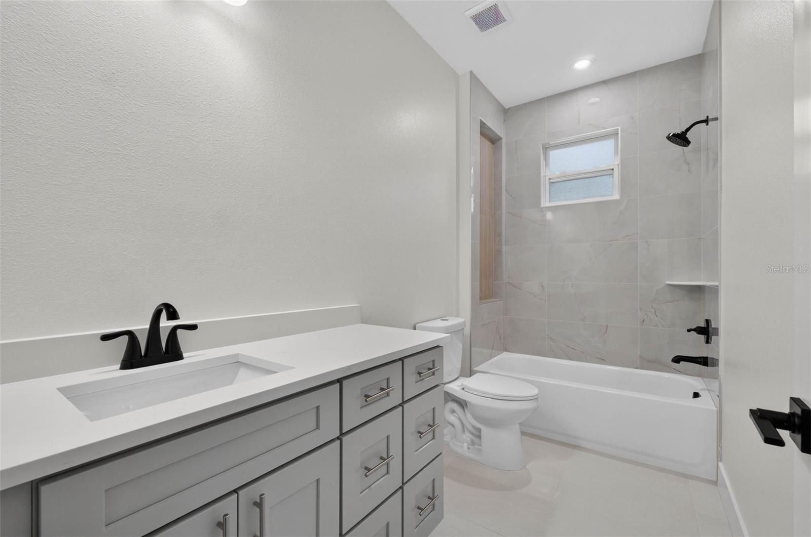 613 W Valencia St Property Photo 44