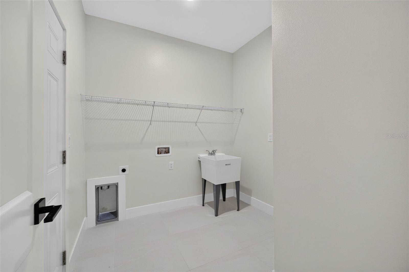 613 W Valencia St Property Photo 50