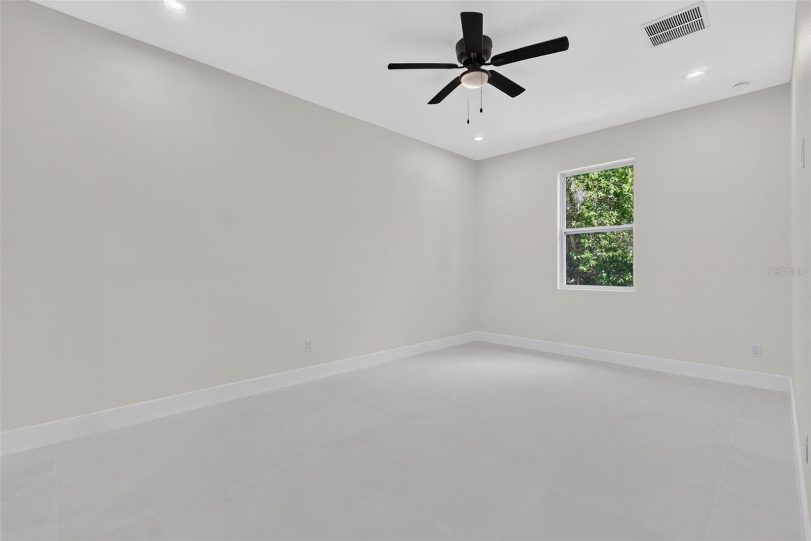 619 W Valencia St Property Photo 30