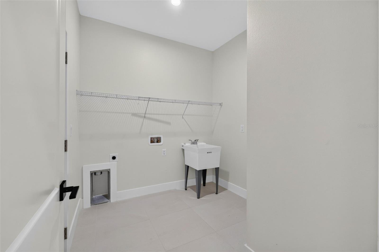 619 W Valencia St Property Photo 55