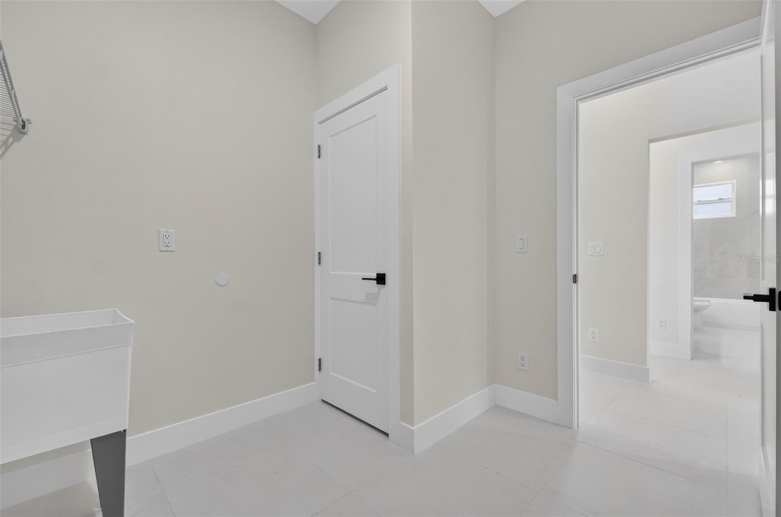 619 W Valencia St Property Photo 57