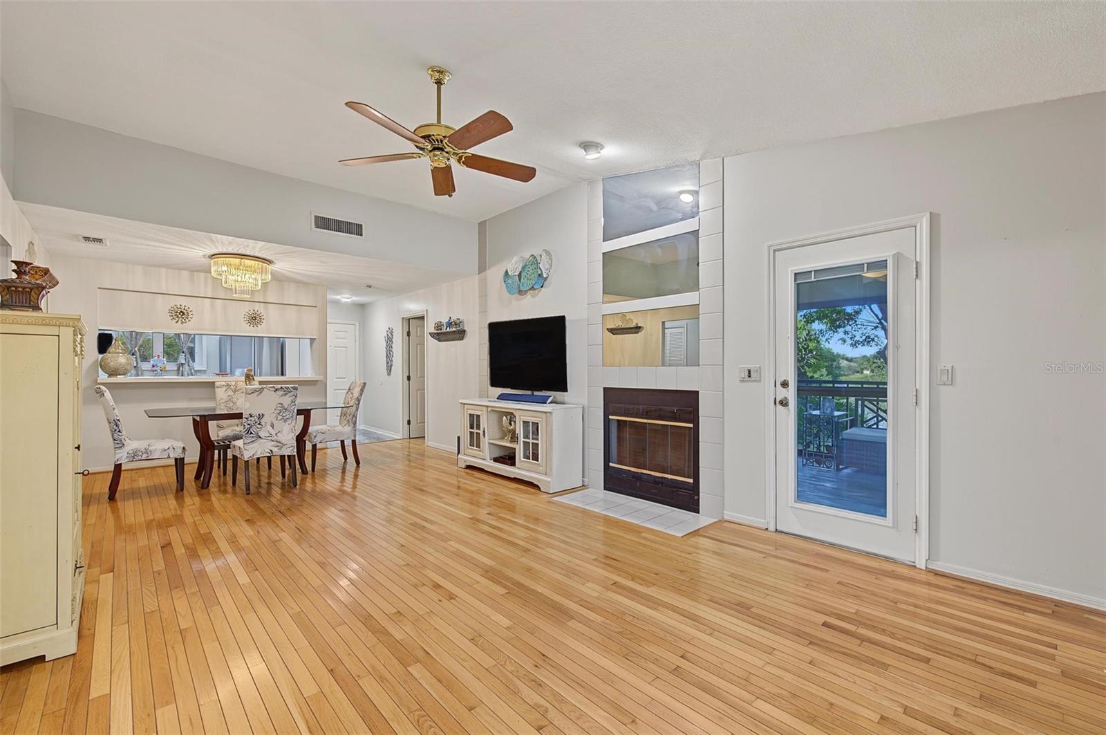 992 Spinnaker Ct Property Photo 14