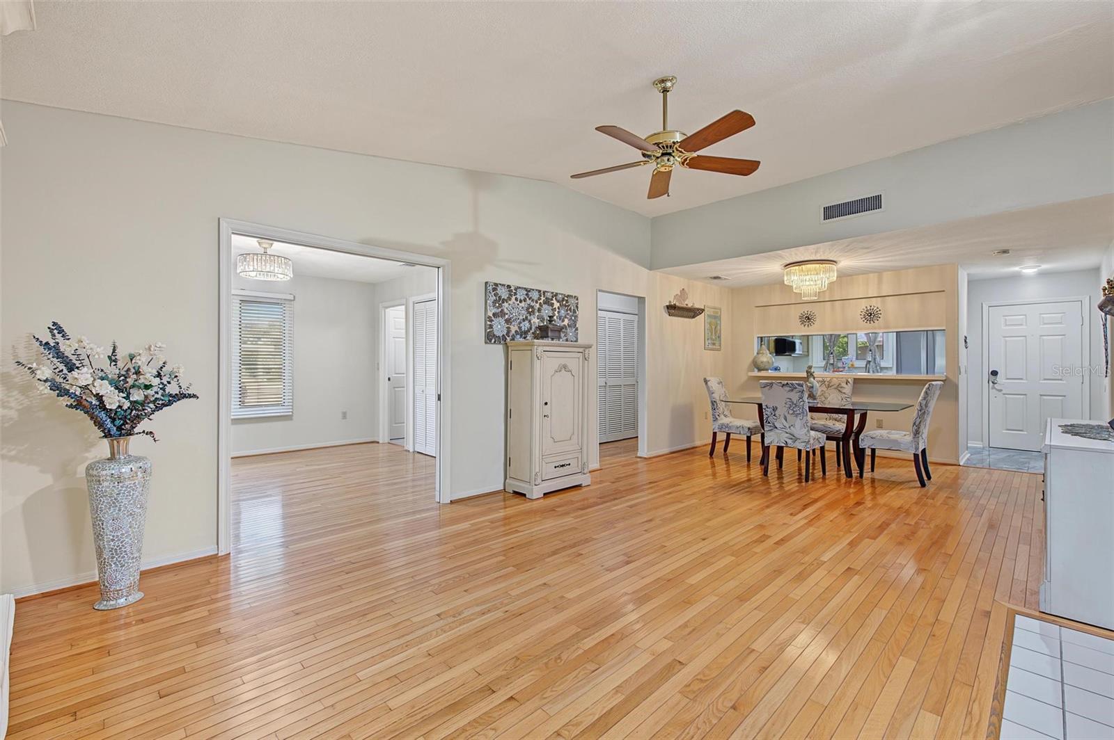 992 Spinnaker Ct Property Photo 16