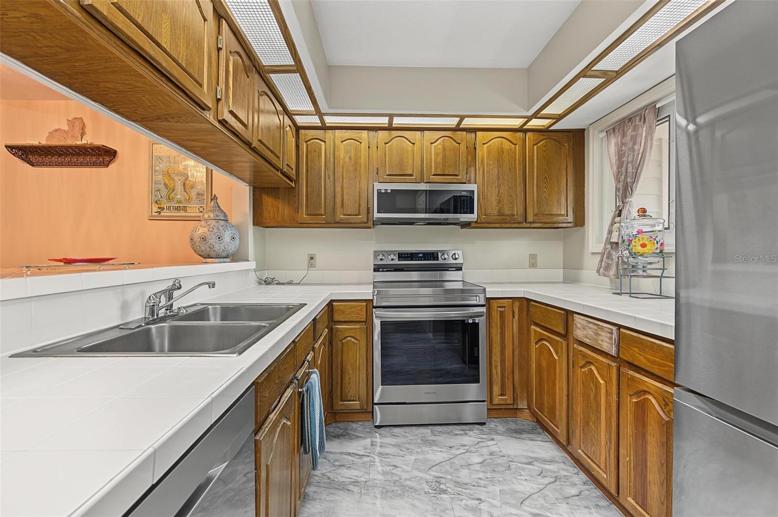 992 Spinnaker Ct Property Photo 28