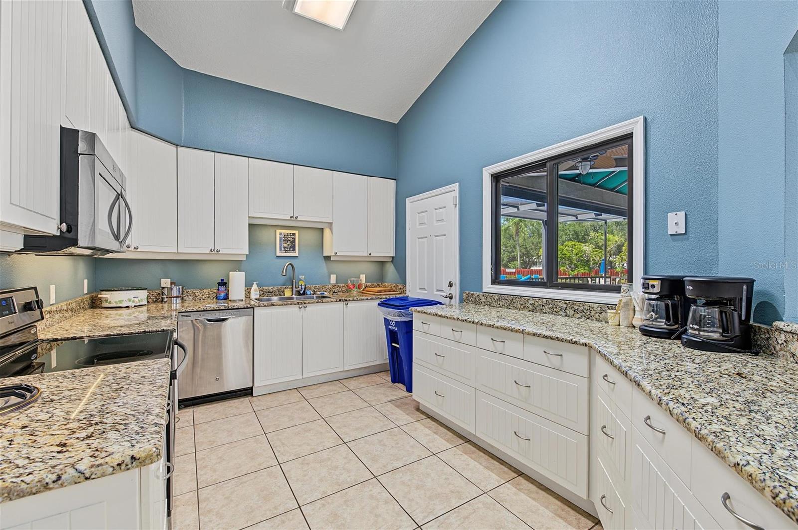 992 Spinnaker Ct Property Photo 42