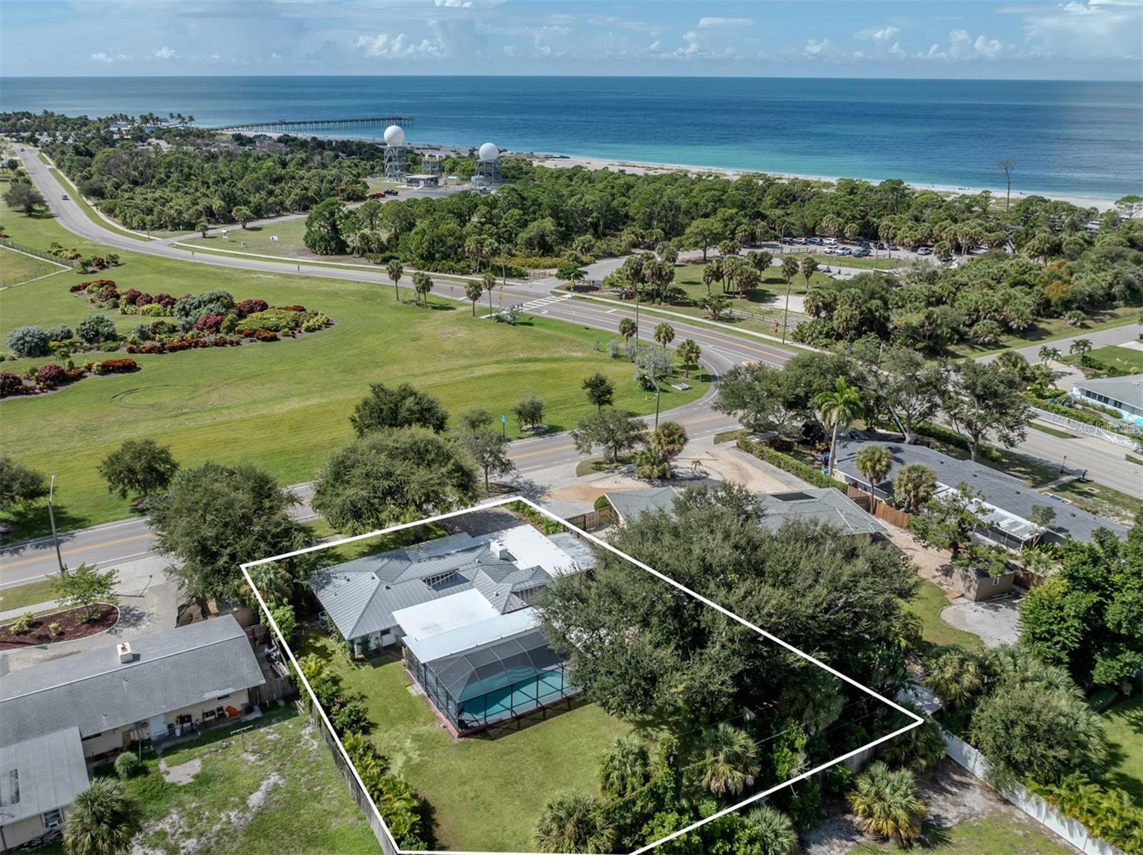 324 Beach Rd Property Photo 2