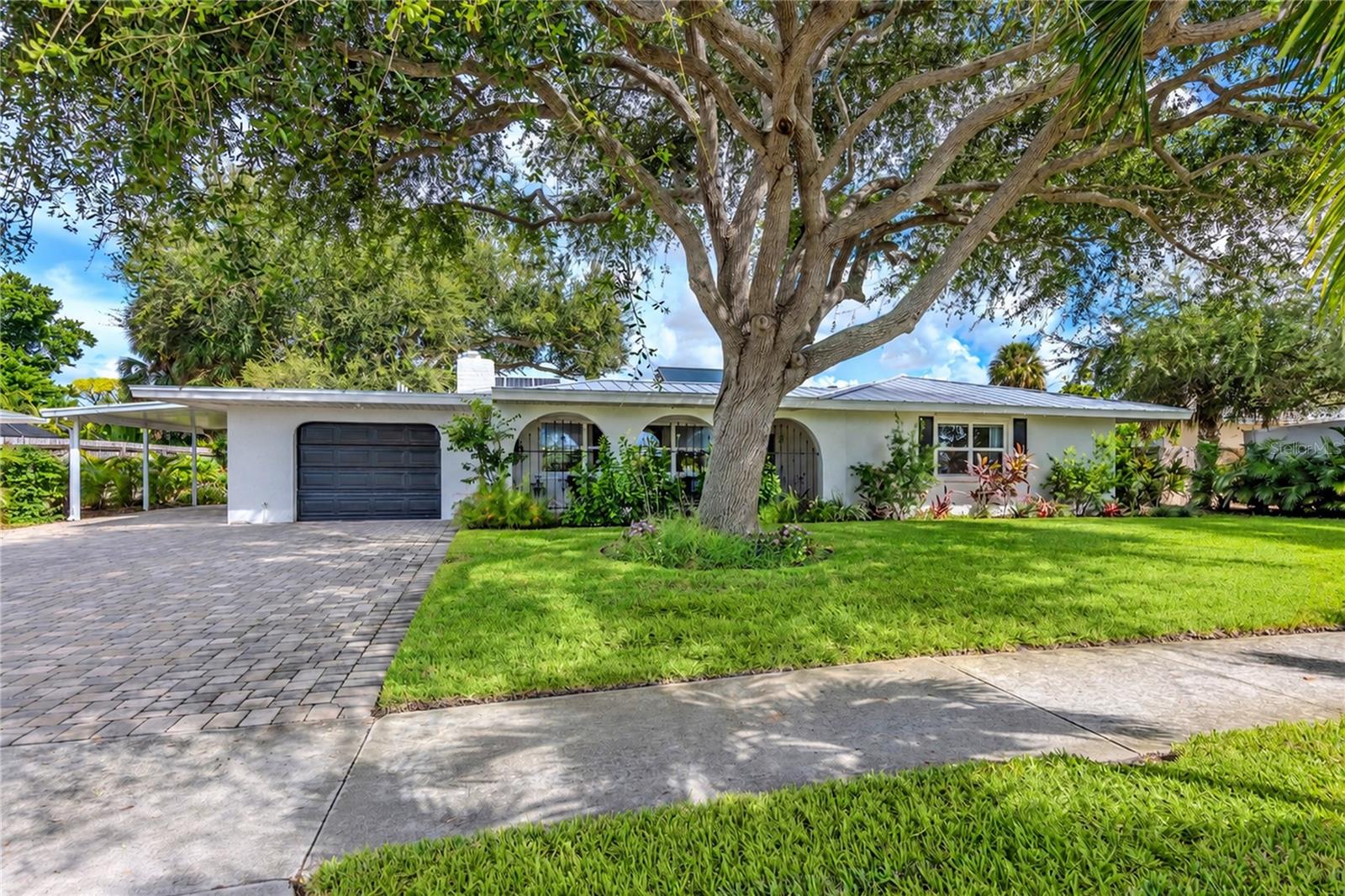 324 Beach Rd Property Photo 6