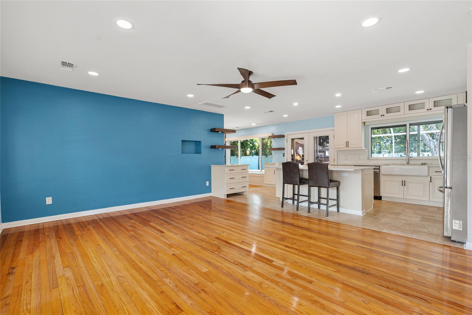 404 S West Shore Blvd Property Photo 3