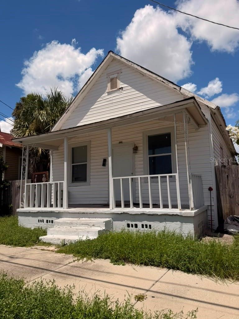 2323 W CHESTNUT ST Property Photo 1