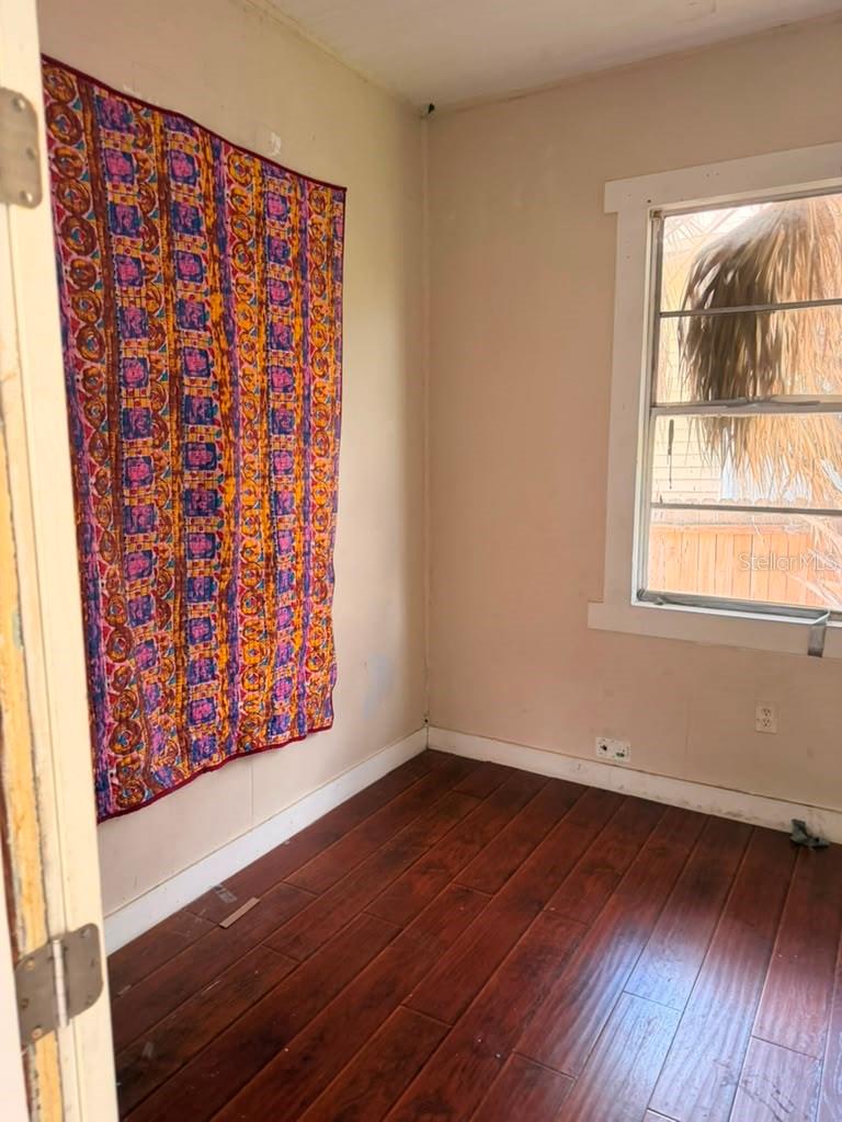 2323 W Chestnut St Property Photo 2