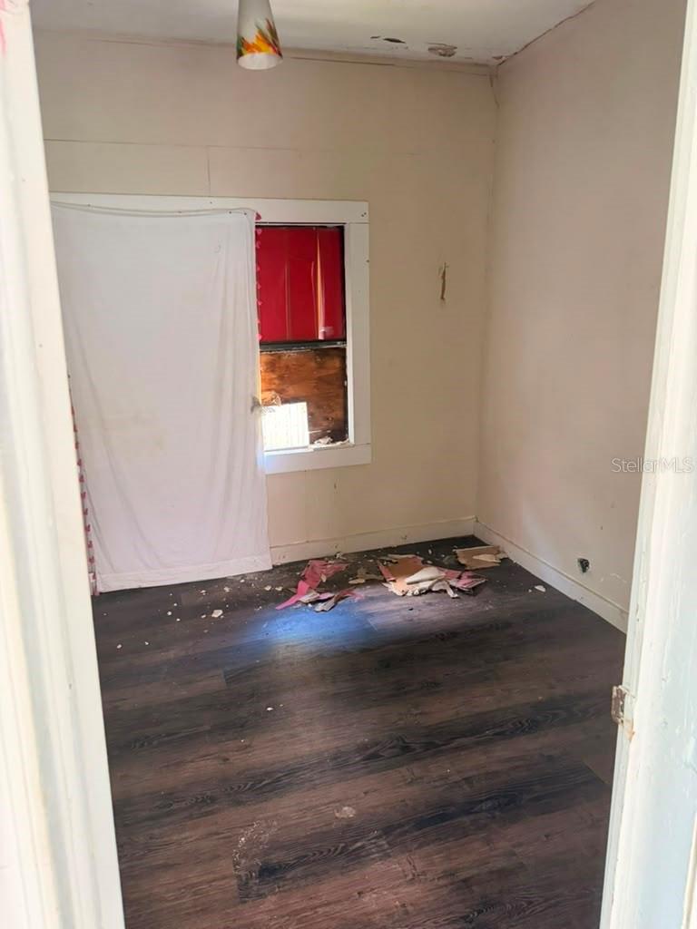 2323 W Chestnut St Property Photo 3