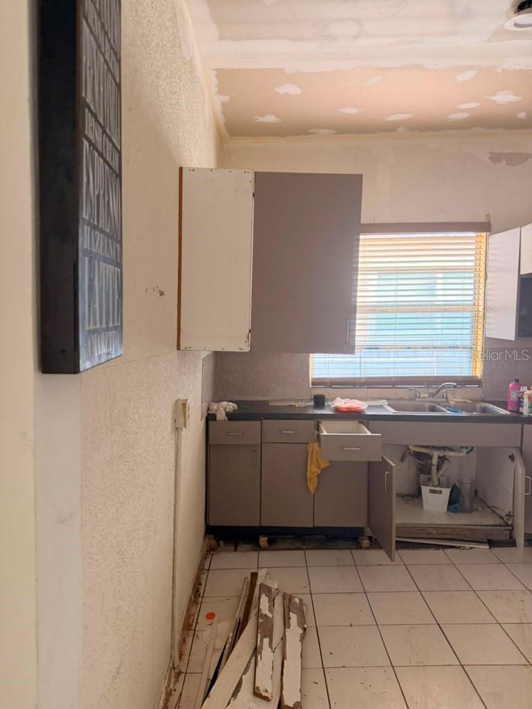 2323 W Chestnut St Property Photo 5