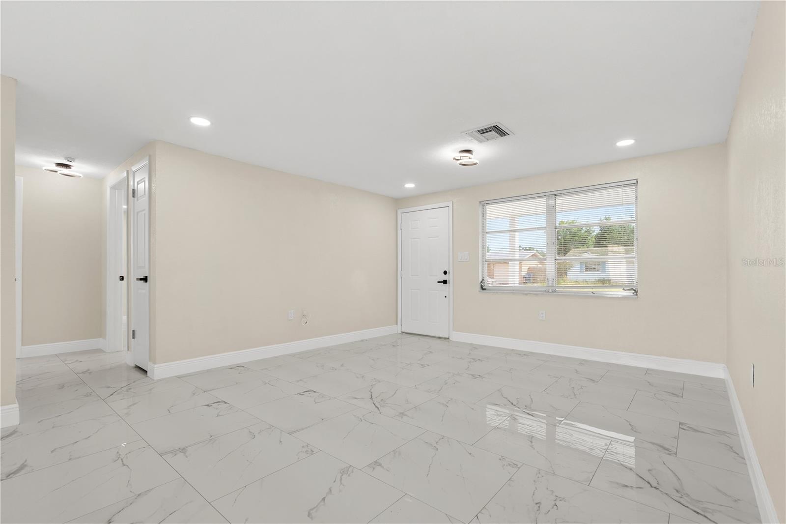 3041 Holiday Lake Dr Property Photo 5