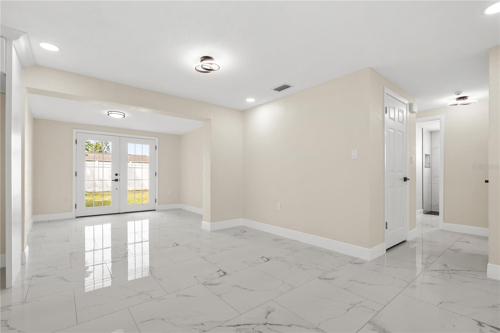 3041 Holiday Lake Dr Property Photo 6