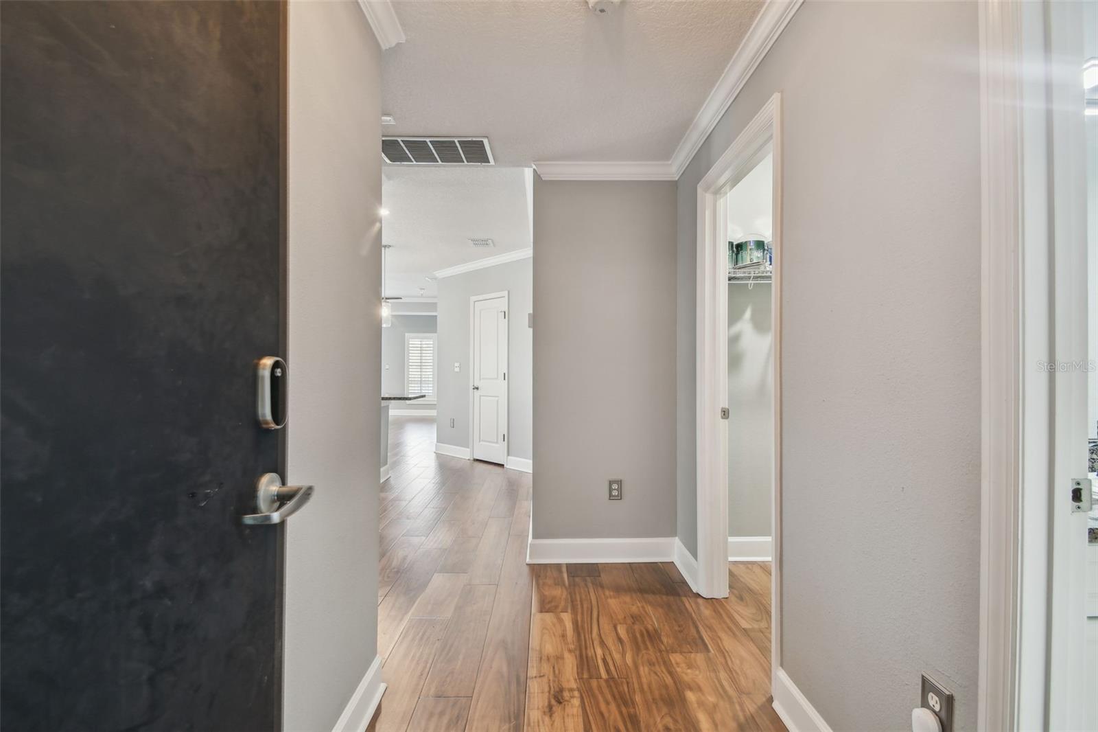 435 S Oregon Ave E #304 Property Photo 4