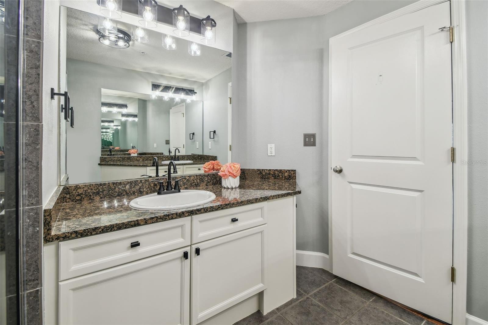 435 S Oregon Ave E #304 Property Photo 17