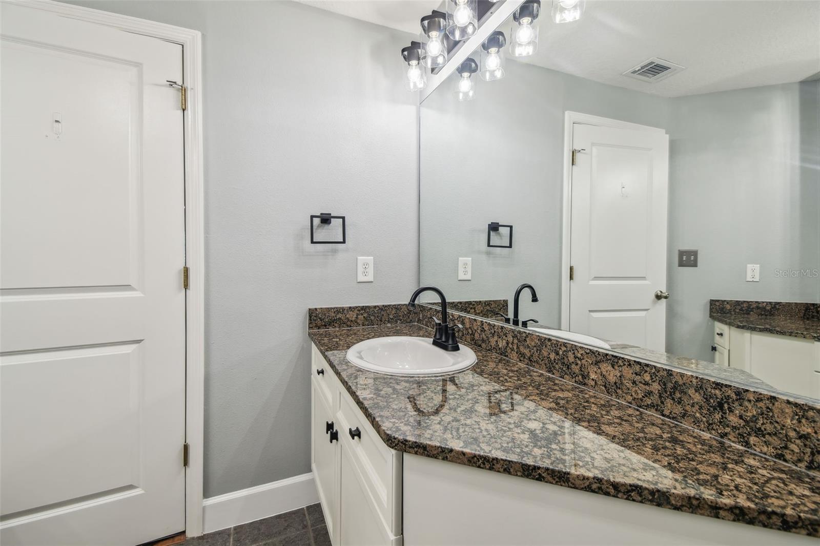 435 S Oregon Ave E #304 Property Photo 19