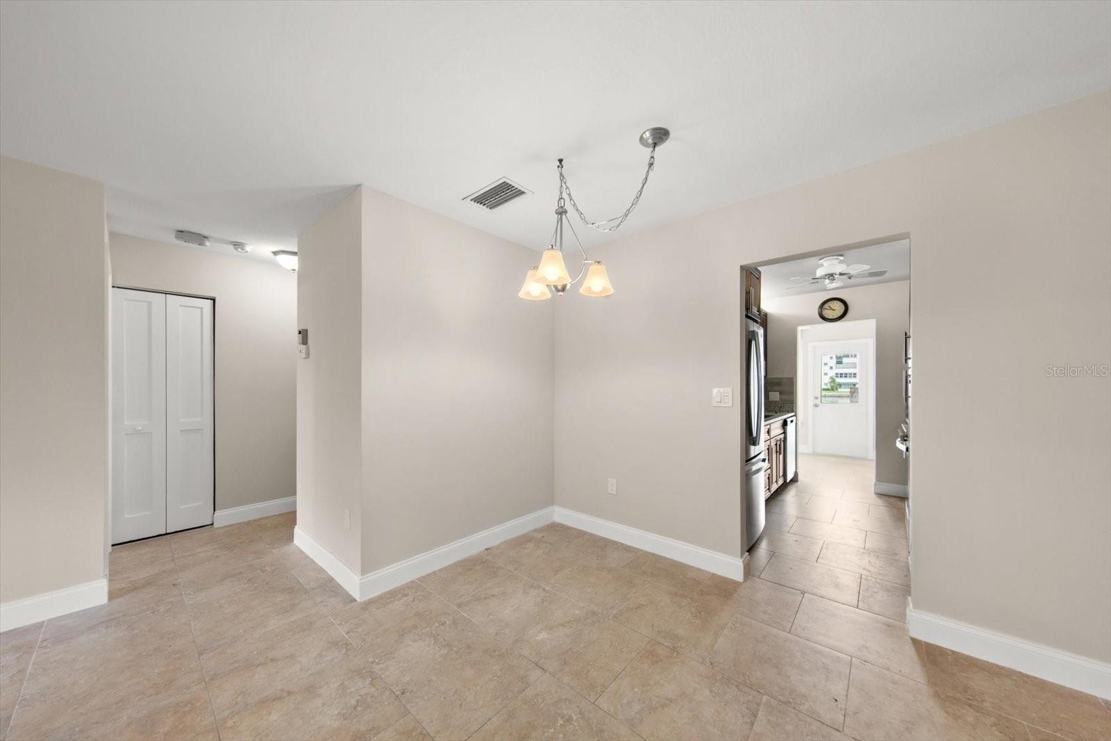 6025 Shore Blvd S #107 Property Photo 11
