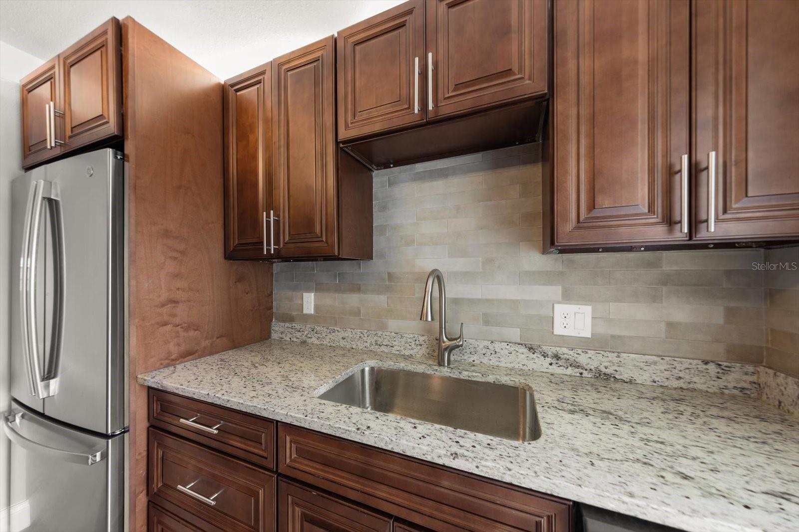 6025 Shore Blvd S #107 Property Photo 18