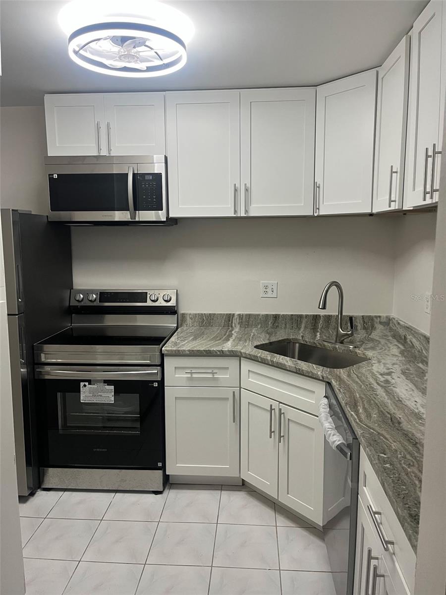 1308 Pine Ridge Cir E #g3 Property Photo 3