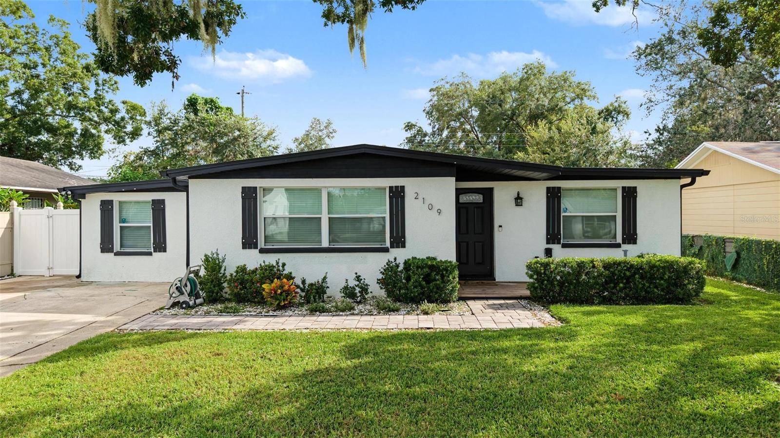 2109 E Flora Street Property Photo 1