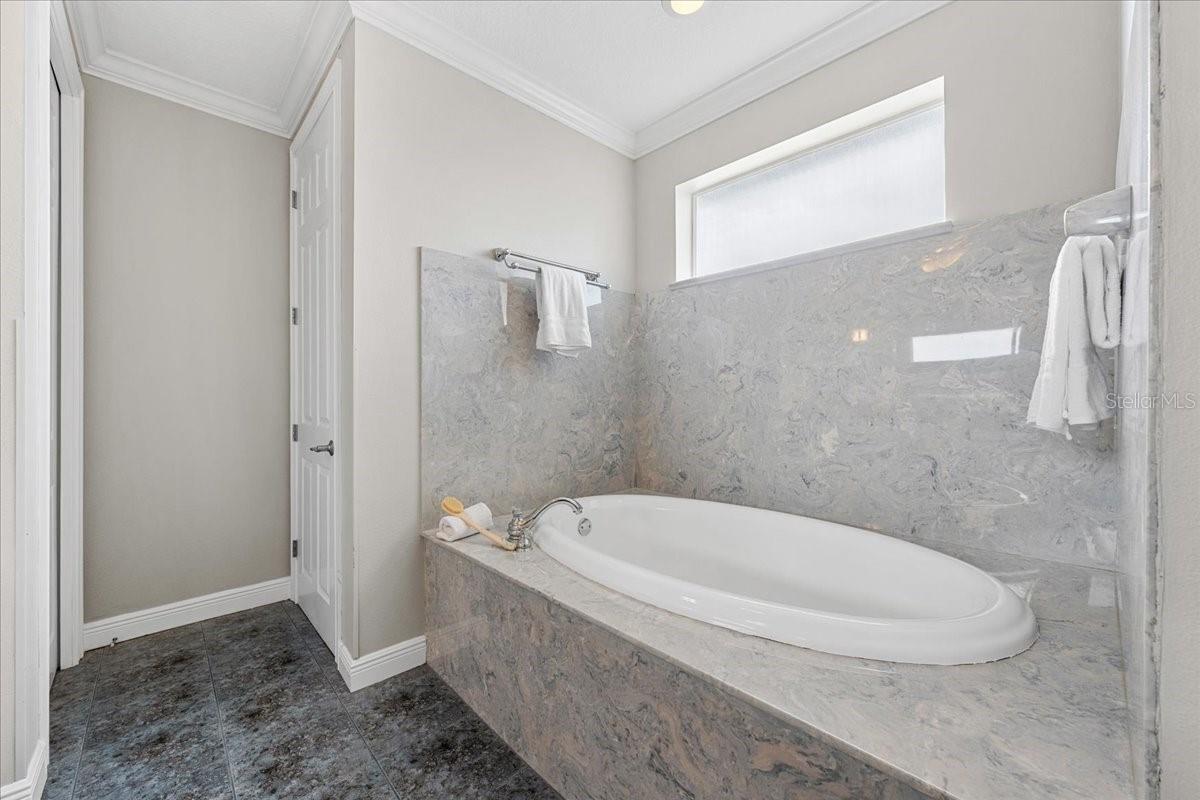 5501 Clipper Ct Property Photo 35