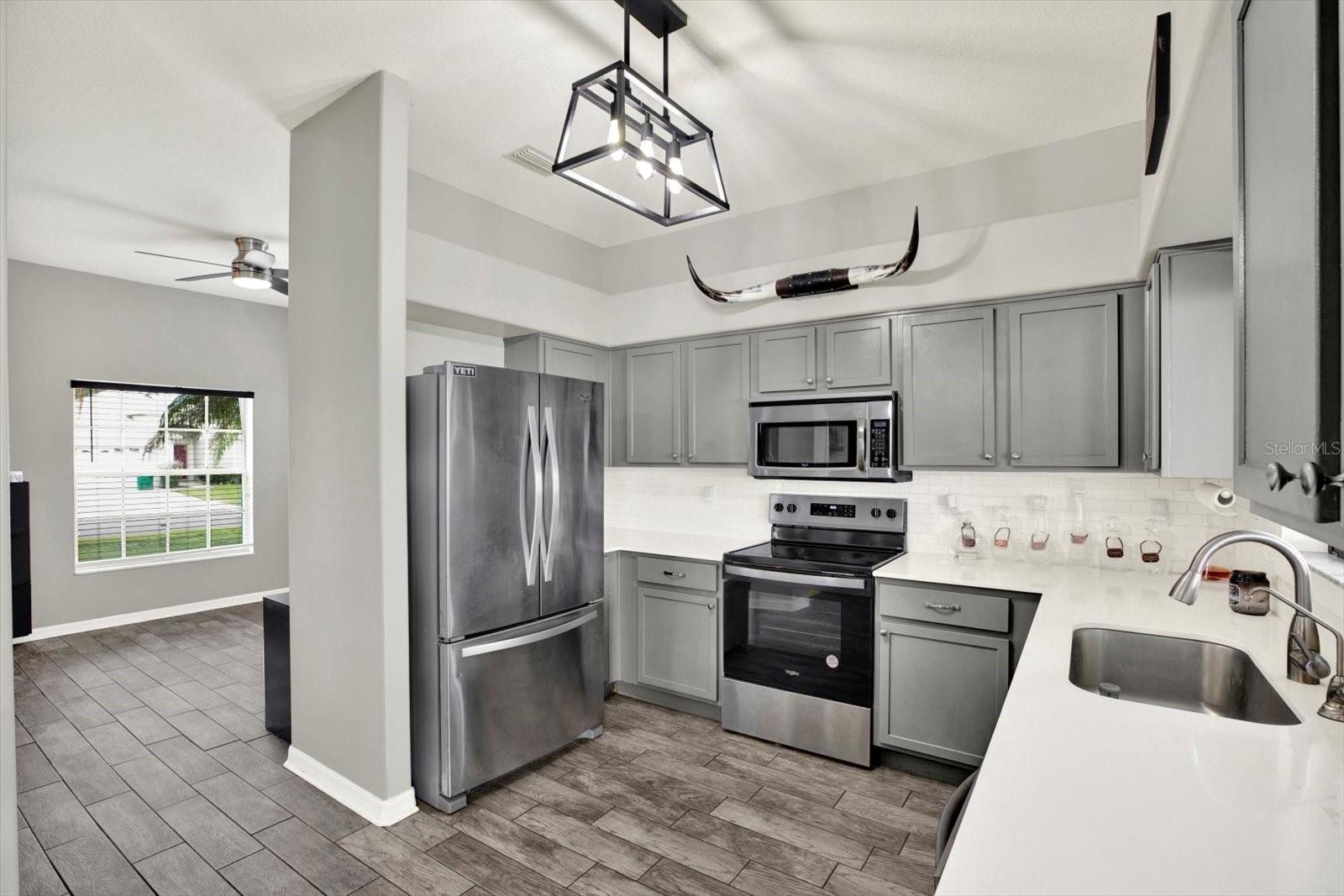 6946 Belt Link Loop Property Photo 6
