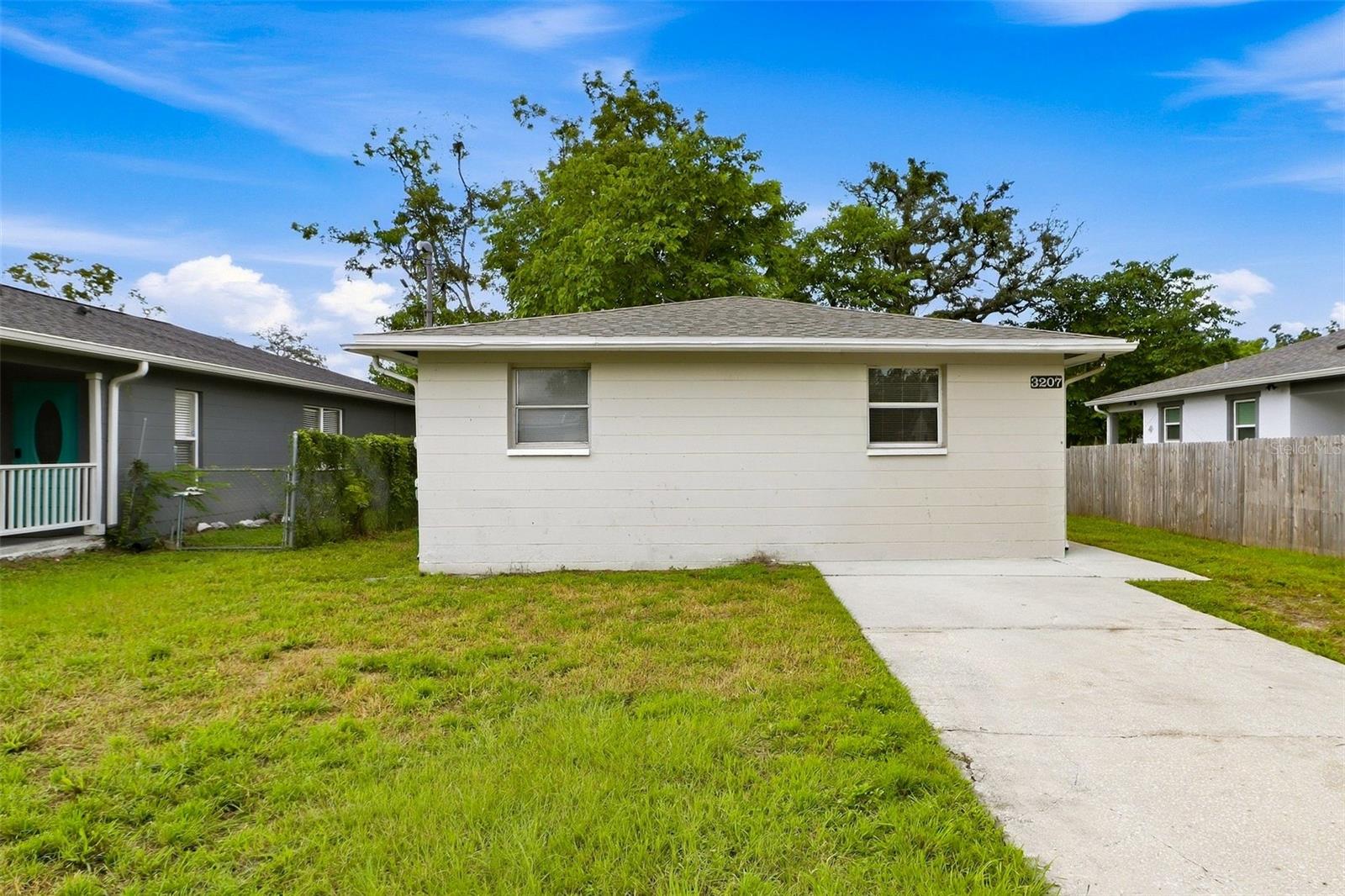 3207 E NORTH BAY ST Property Photo 1