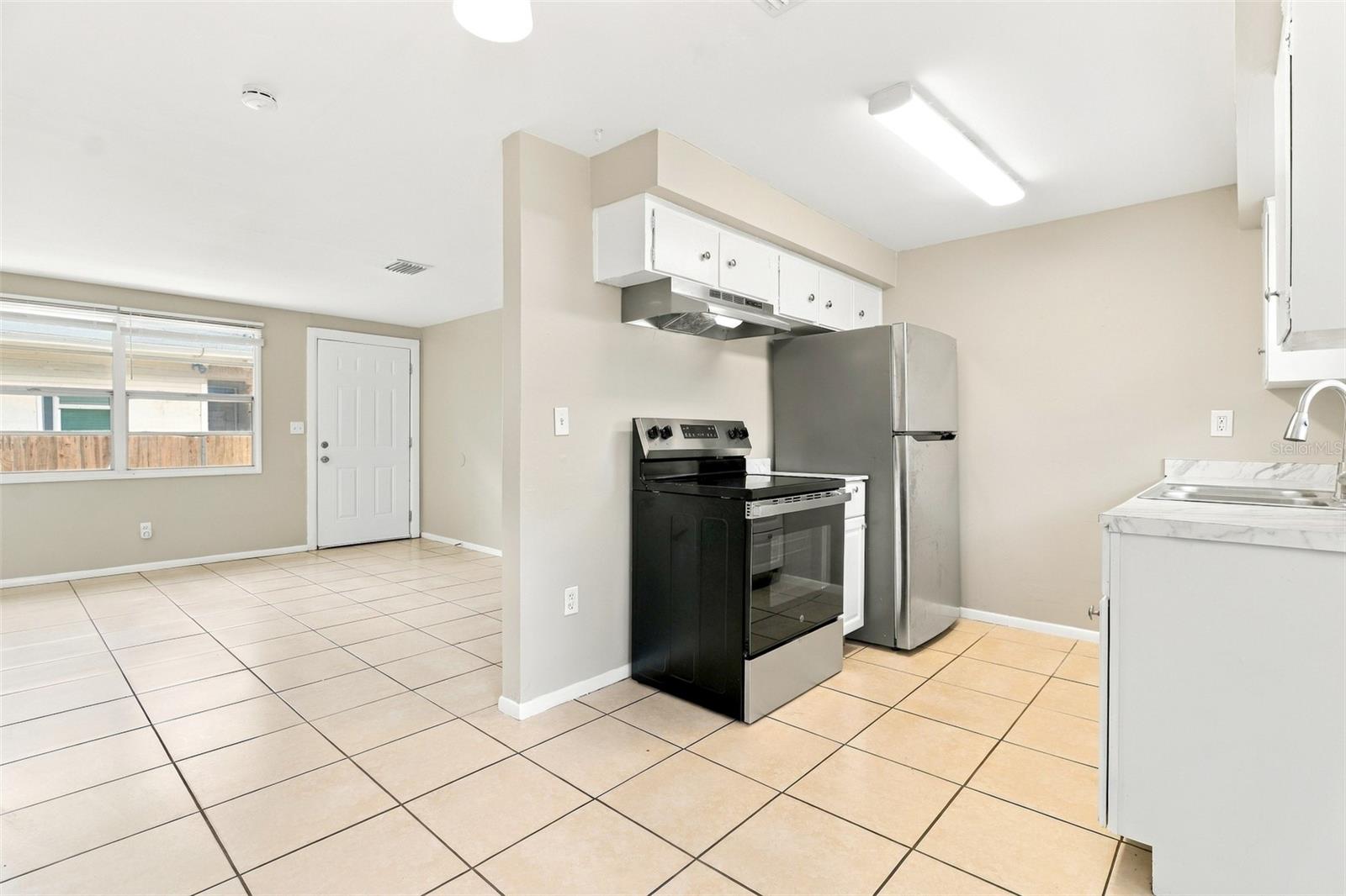 3207 E North Bay St Property Photo 5